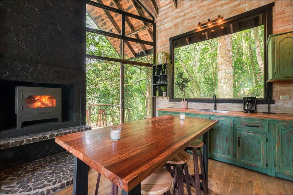 Unicorn Lodge: Direct Riverfront : Unique Experience San Gerardo de Dota Eksteriør billede